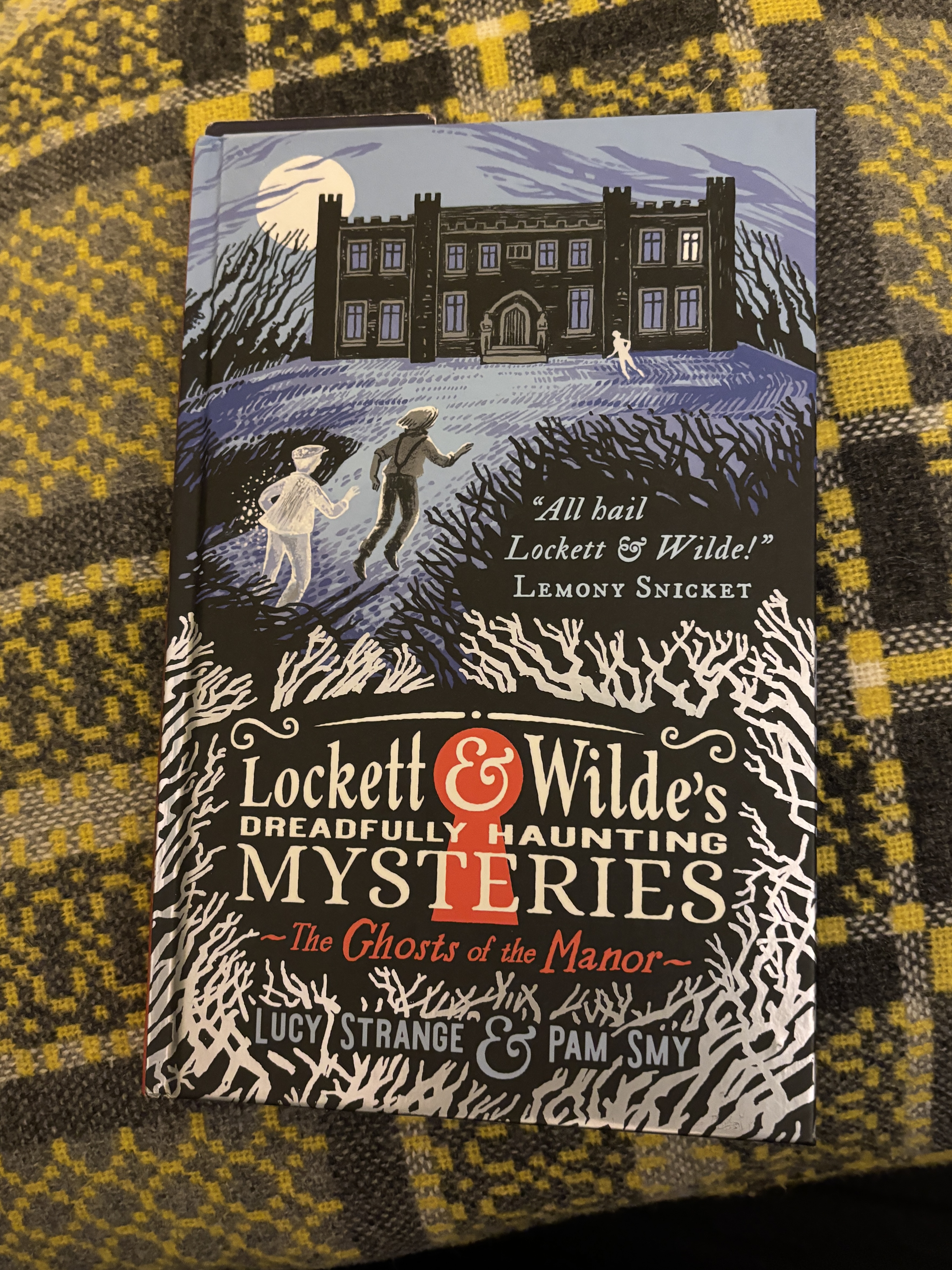 Lockett & Wilde's Dreadfully Haunting Mysteries: The Ghosts of the Manor